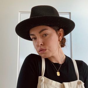 Urban outfitters black hat O/S